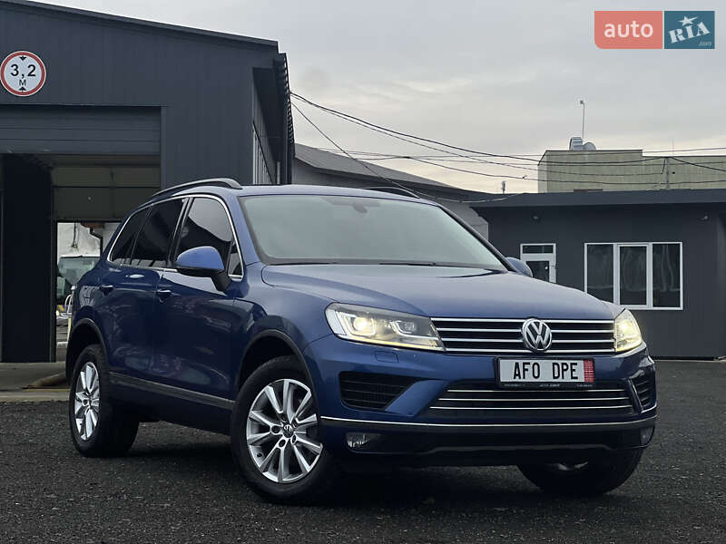 Внедорожник / Кроссовер Volkswagen Touareg 2015 в Ужгороде