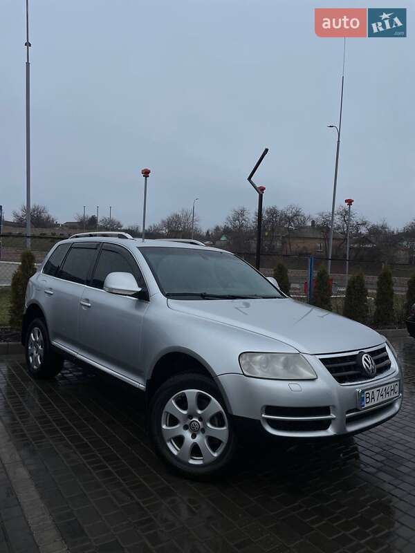 Внедорожник / Кроссовер Volkswagen Touareg 2003 в Помошной