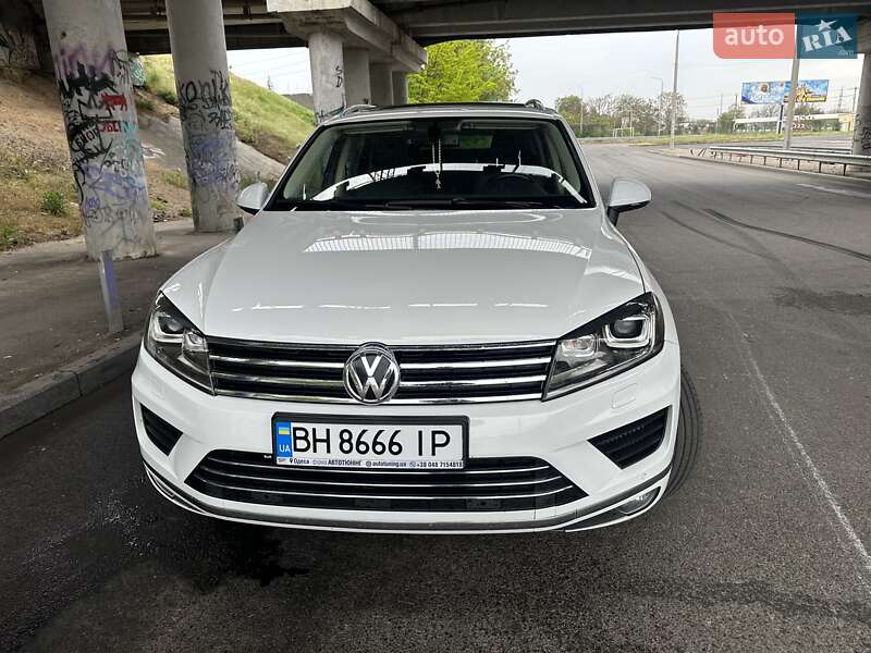 Позашляховик / Кросовер Volkswagen Touareg 2014 в Одесі