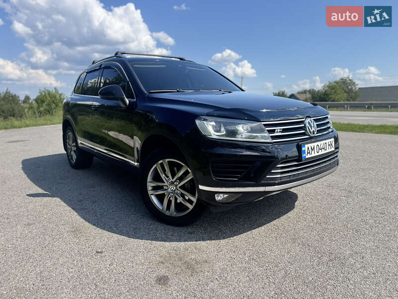 Внедорожник / Кроссовер Volkswagen Touareg 2015 в Житомире