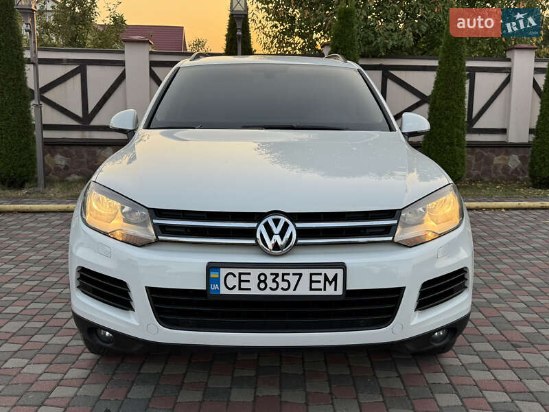 Внедорожник / Кроссовер Volkswagen Touareg 2014 в Черновцах