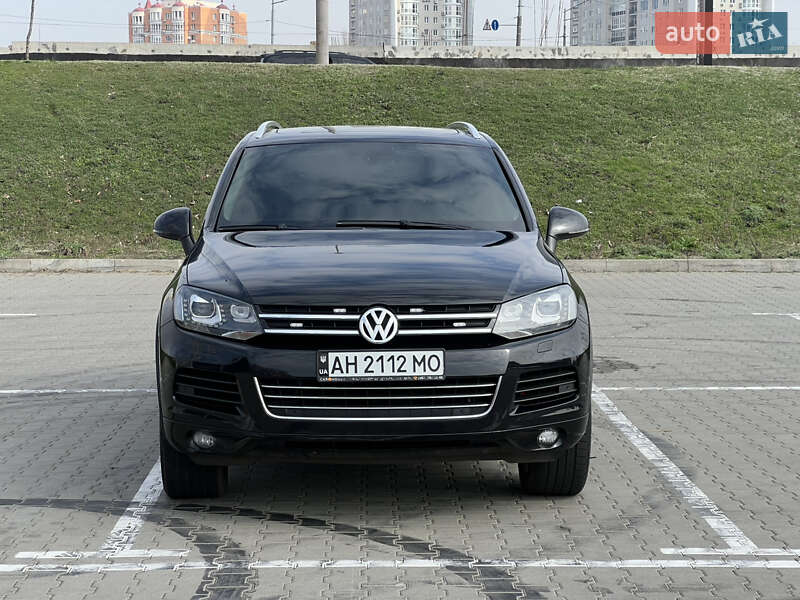 Позашляховик / Кросовер Volkswagen Touareg 2011 в Києві