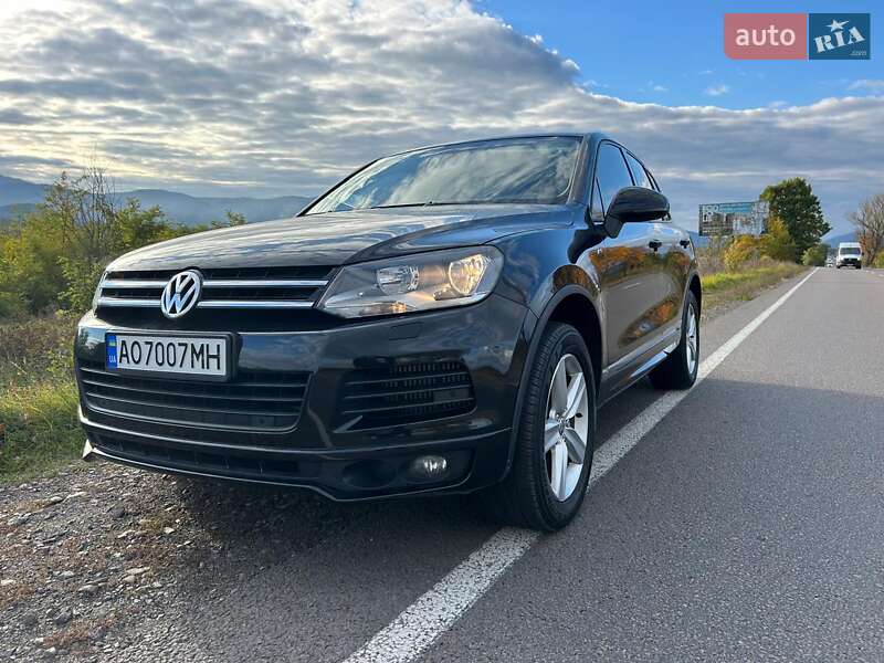 Внедорожник / Кроссовер Volkswagen Touareg 2014 в Хусте