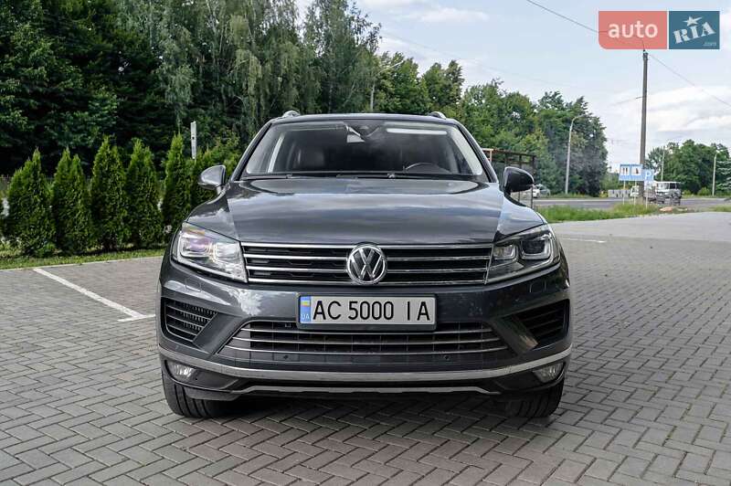 Внедорожник / Кроссовер Volkswagen Touareg 2016 в Луцке