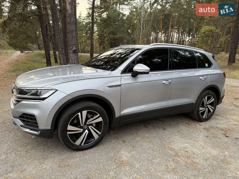 Внедорожник / Кроссовер Volkswagen Touareg 2021 в Киеве