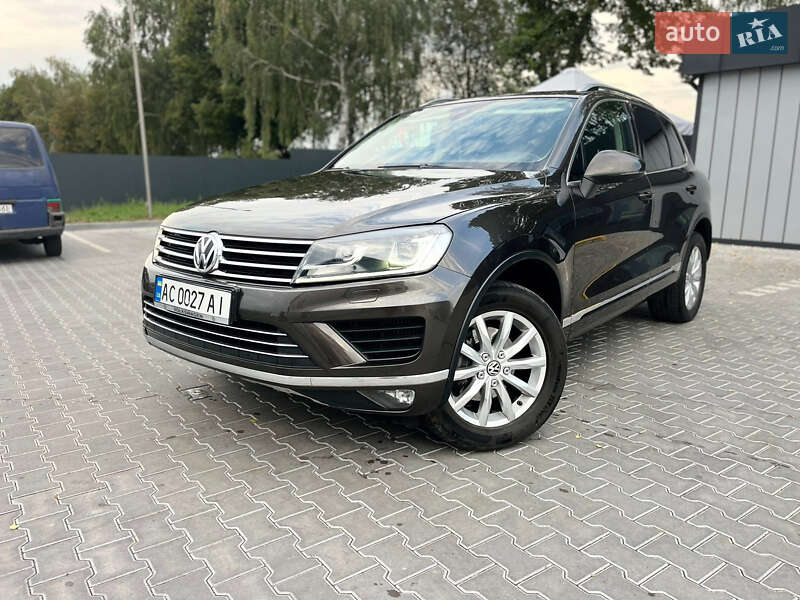 Внедорожник / Кроссовер Volkswagen Touareg 2015 в Владимире