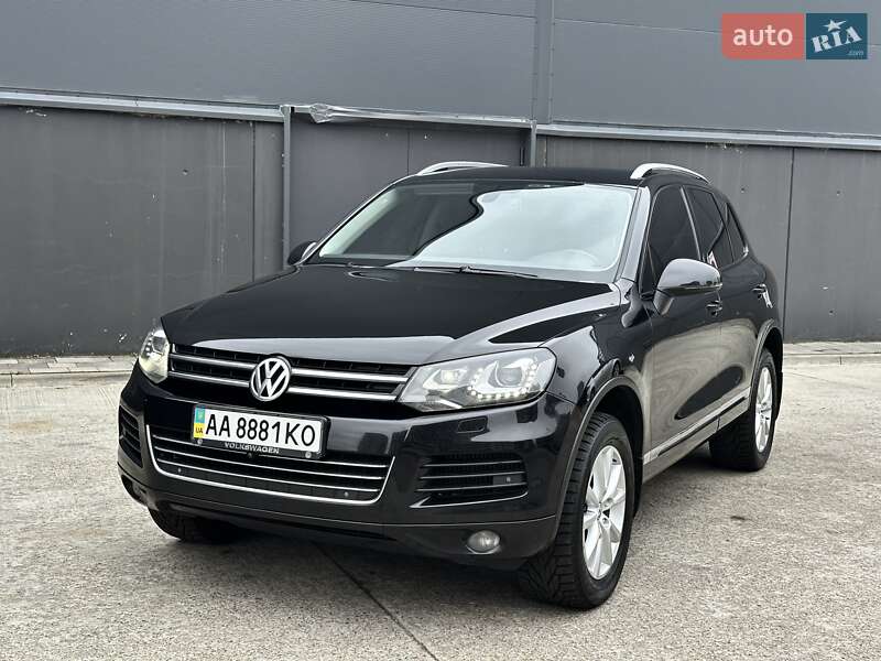 Внедорожник / Кроссовер Volkswagen Touareg 2012 в Киеве