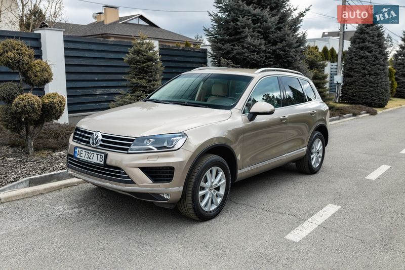 Внедорожник / Кроссовер Volkswagen Touareg 2016 в Днепре