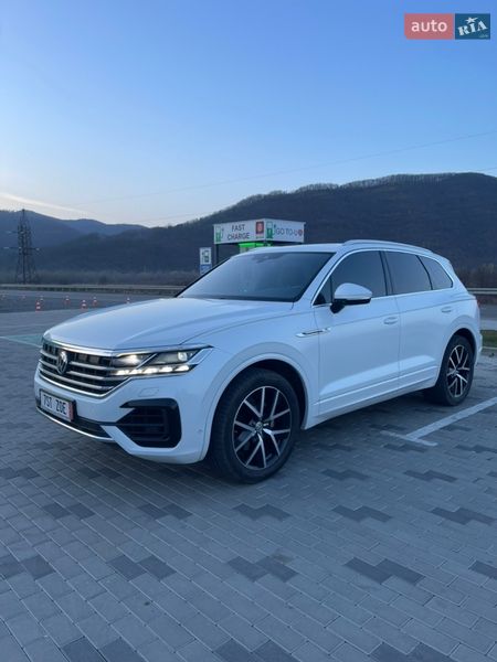 Внедорожник / Кроссовер Volkswagen Touareg 2019 в Хусте