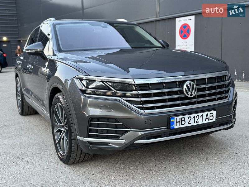 Внедорожник / Кроссовер Volkswagen Touareg 2019 в Киеве