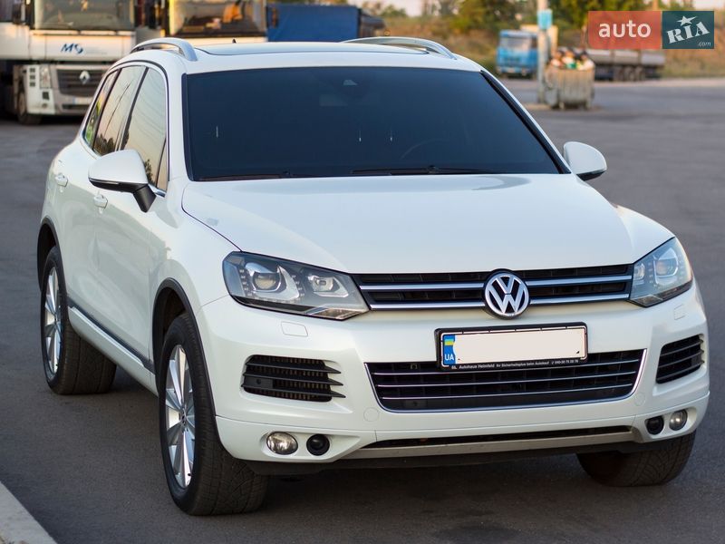 Позашляховик / Кросовер Volkswagen Touareg 2013 в Дніпрі