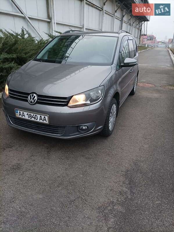 Минивэн Volkswagen Touran 2010 в Киеве Минивэн Volkswagen Touran 2010 в Киеве