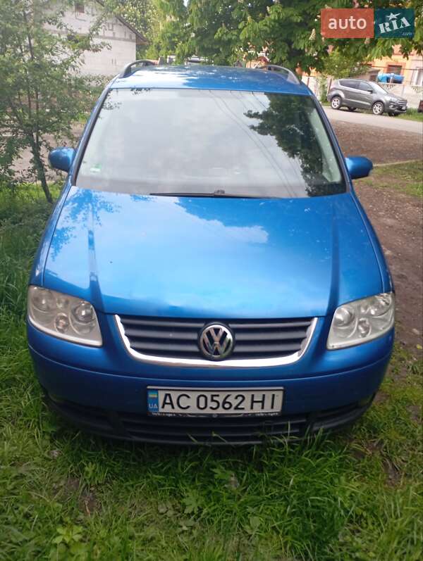 Минивэн Volkswagen Touran 2005 в Нововолынске Минивэн Volkswagen Touran 2005 в Нововолынске