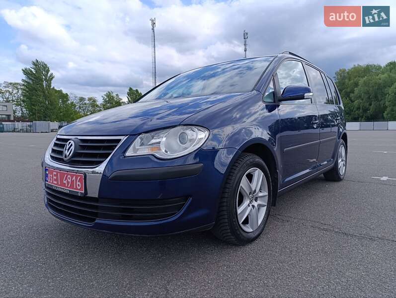 Минивэн Volkswagen Touran 2007 в Киеве