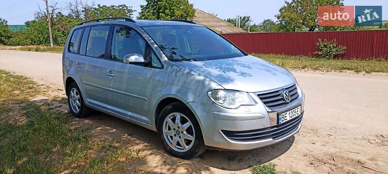 Минивэн Volkswagen Touran 2008 в Николаеве Минивэн Volkswagen Touran 2008 в Николаеве