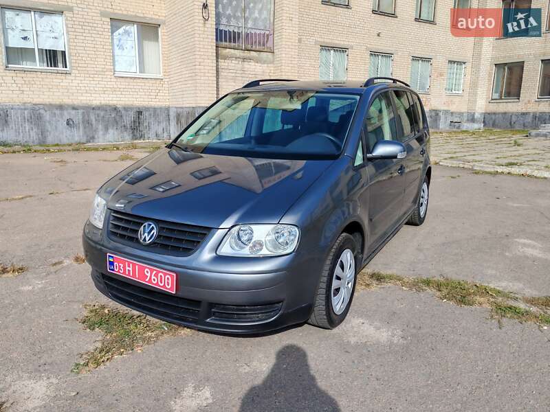Минивэн Volkswagen Touran 2005 в Александрие