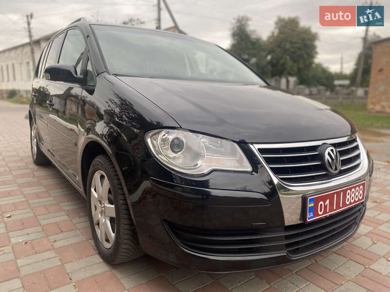 Минивэн Volkswagen Touran 2008 в Хороле