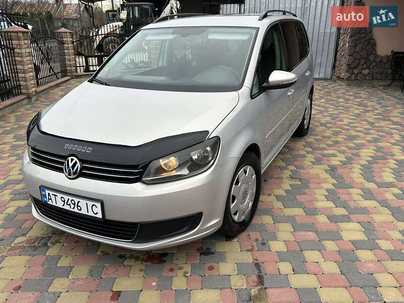 Минивэн Volkswagen Touran 2011 в Брошневе-Осаде