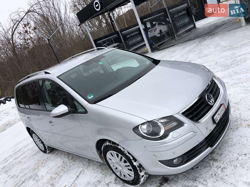 Минивэн Volkswagen Touran 2010 в Ровно Минивэн Volkswagen Touran 2010 в Ровно