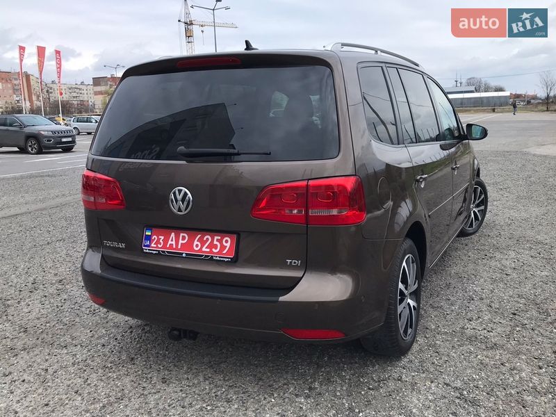 Мінівен Volkswagen Touran 2011 в Чернівцях
