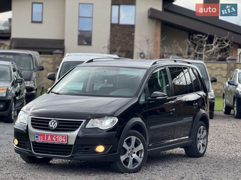 Мінівен Volkswagen Touran 2010 в Луцьку