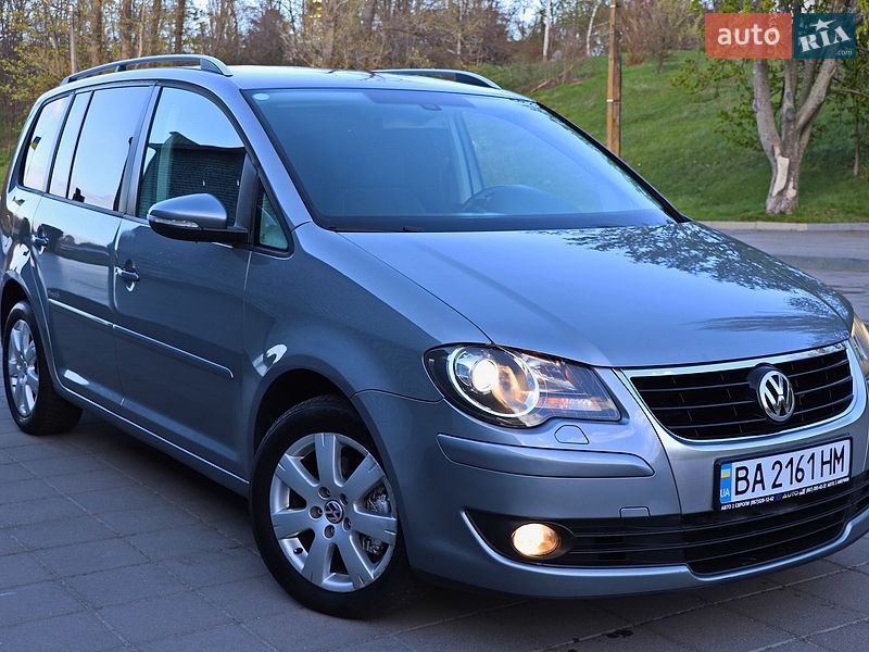 Мінівен Volkswagen Touran 2009 в Кременчуці