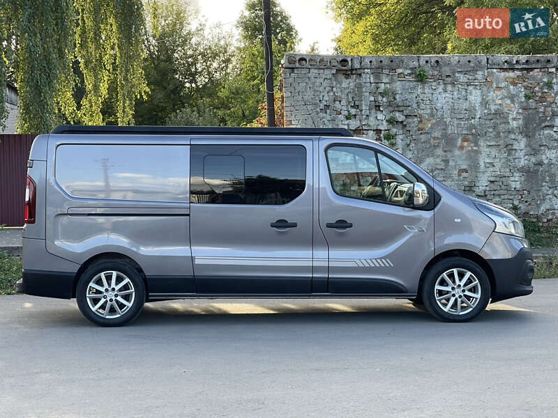 Минивэн Renault Trafic 2016 в Млинове
