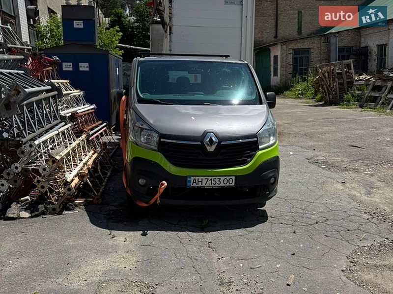 Грузопассажирский фургон Renault Trafic 2015 в Киеве