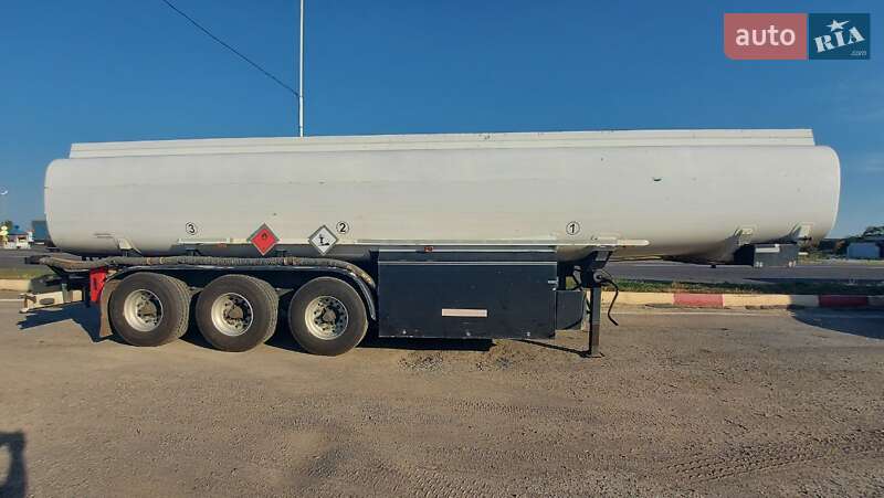 Цистерна Schwarzmuller TS 1999 в Киеве
