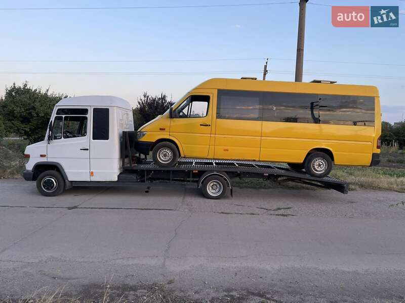 Эвакуатор Mercedes-Benz Vario 2000 в Киеве Эвакуатор Mercedes-Benz Vario 2000 в Киеве