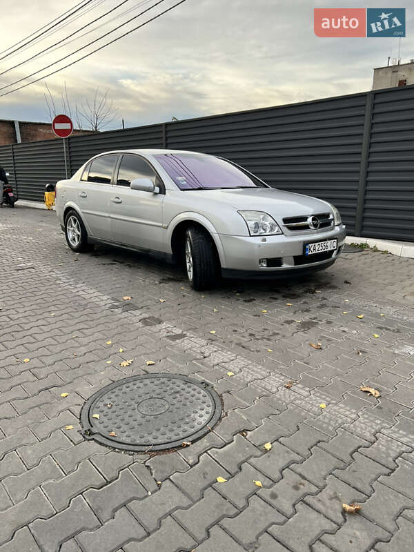 Седан Opel Vectra 2004 в Вишневом Седан Opel Vectra 2004 в Вишневом