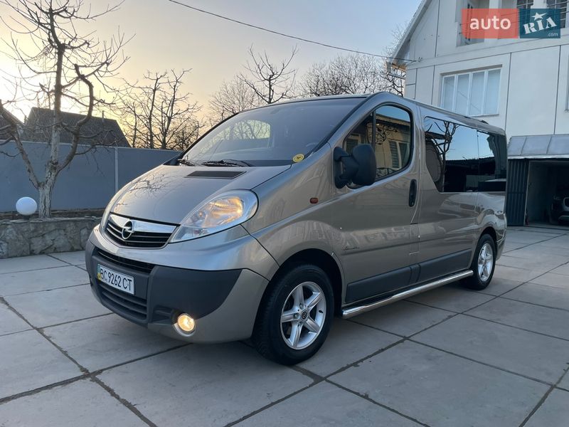 Минивэн Opel Vivaro 2010 в Хотине