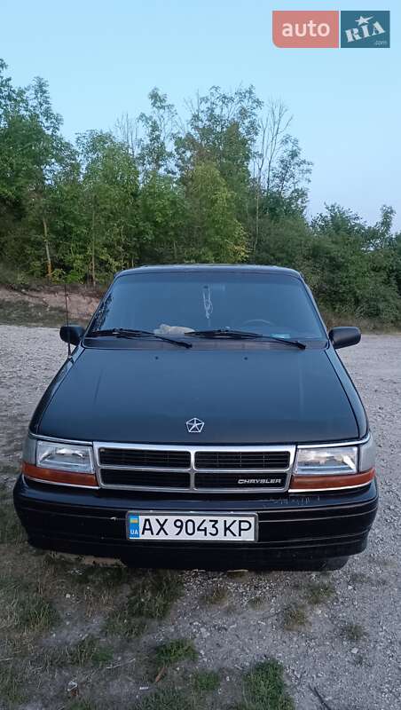 Минивэн Plymouth Voyager 1992 в Могилев-Подольске