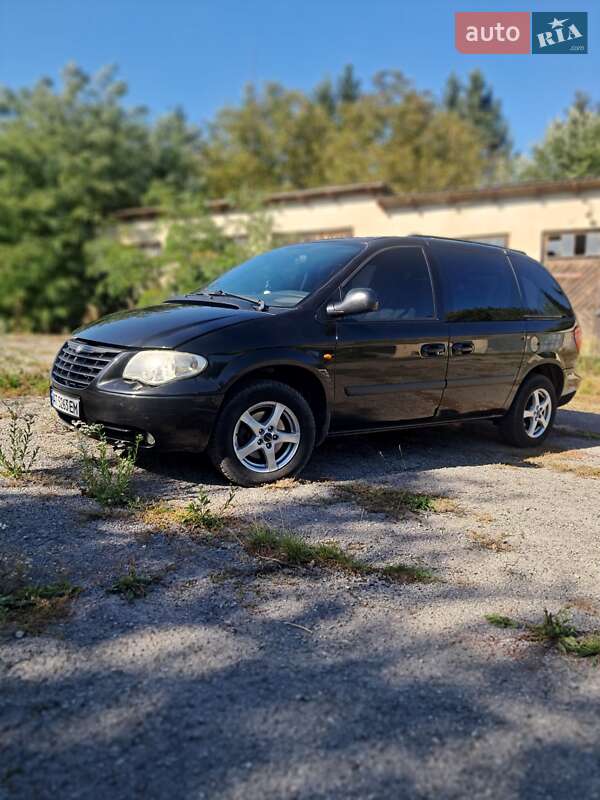 Минивэн Chrysler Voyager 2005 в Монастыриске Минивэн Chrysler Voyager 2005 в Монастыриске