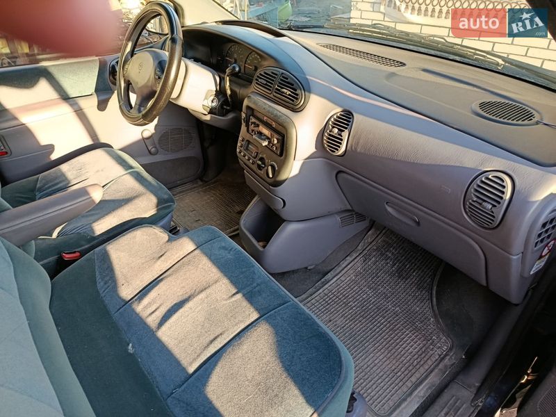 Минивэн Chrysler Voyager 1999 в Ирпене