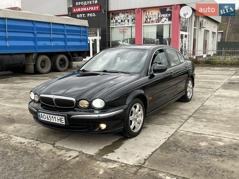 Седан Jaguar X-Type 2001 в Тячеве