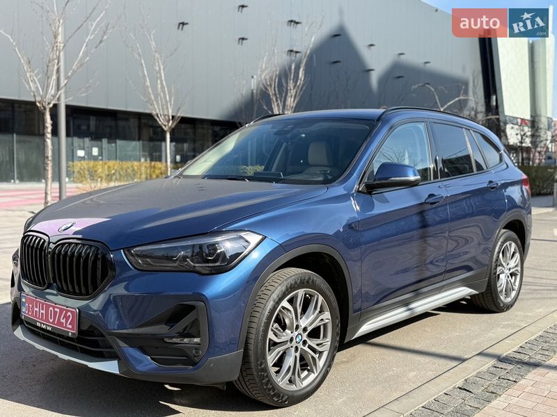 Внедорожник / Кроссовер BMW X1 2022 в Киеве