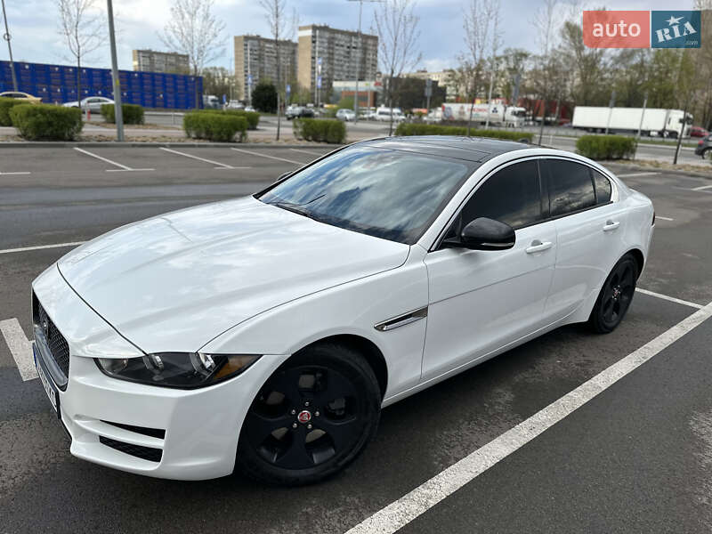 Седан Jaguar XE 2017 в Киеве Седан Jaguar XE 2017 в Киеве