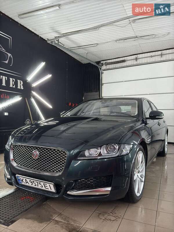 Седан Jaguar XF 2016 в Киеве