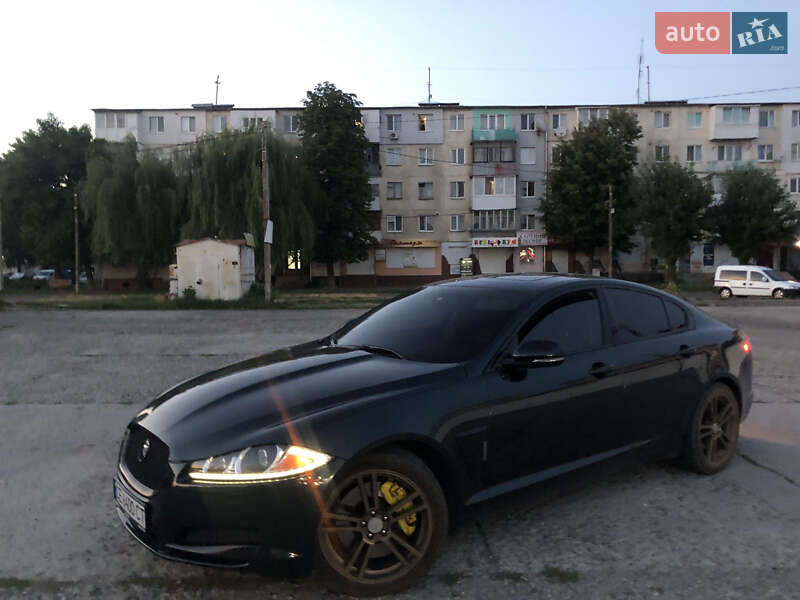Седан Jaguar XF 2012 в Львове