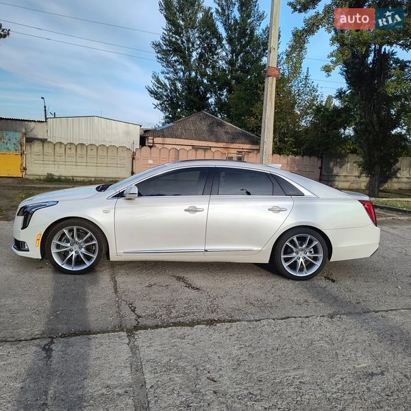 Седан Cadillac XTS 2019 в Никополе