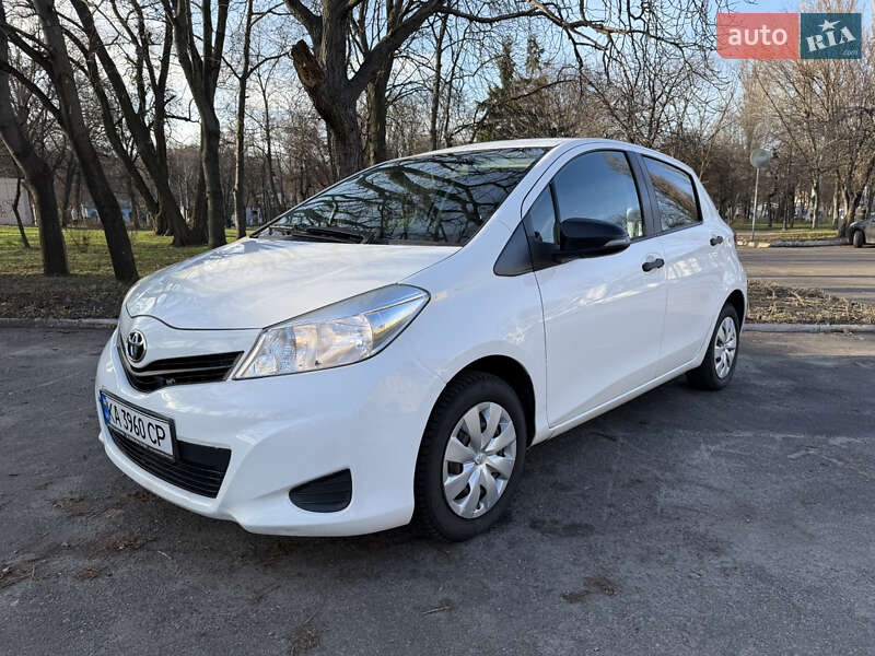 Хетчбек Toyota Yaris 2012 в Києві Хетчбек Toyota Yaris 2012 в Києві