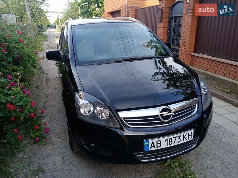 Минивэн Opel Zafira 2011 в Виннице