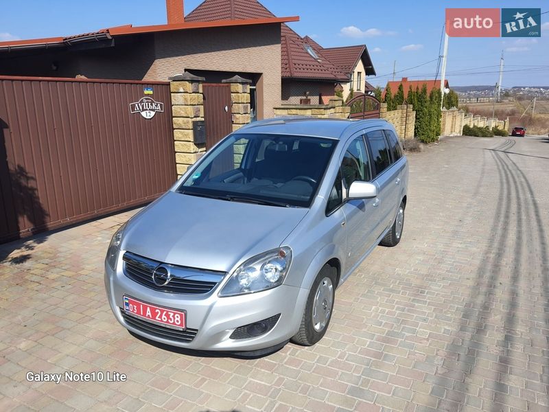 Минивэн Opel Zafira 2011 в Ровно Минивэн Opel Zafira 2011 в Ровно