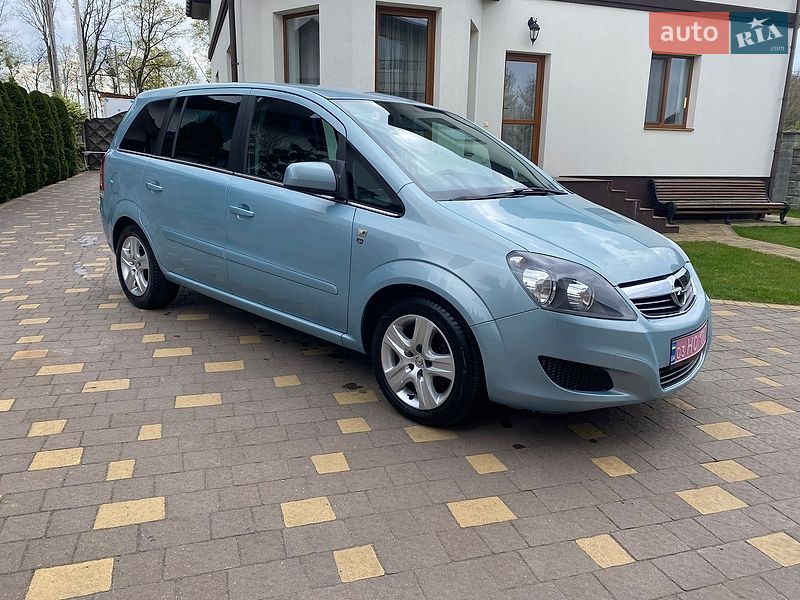 Минивэн Opel Zafira 2010 в Ровно