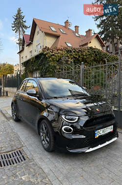 Хэтчбек Abarth Fiat 500 2023 в 
