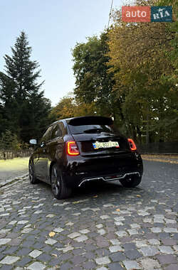Хэтчбек Abarth Fiat 500 2023 в 