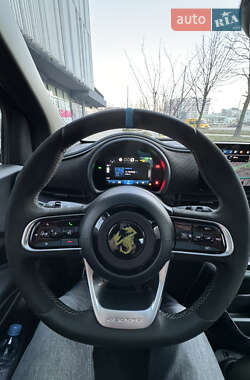 Хэтчбек Abarth Fiat 500 2023 в 