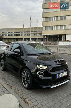 Хэтчбек Abarth Fiat 500 2023 в 