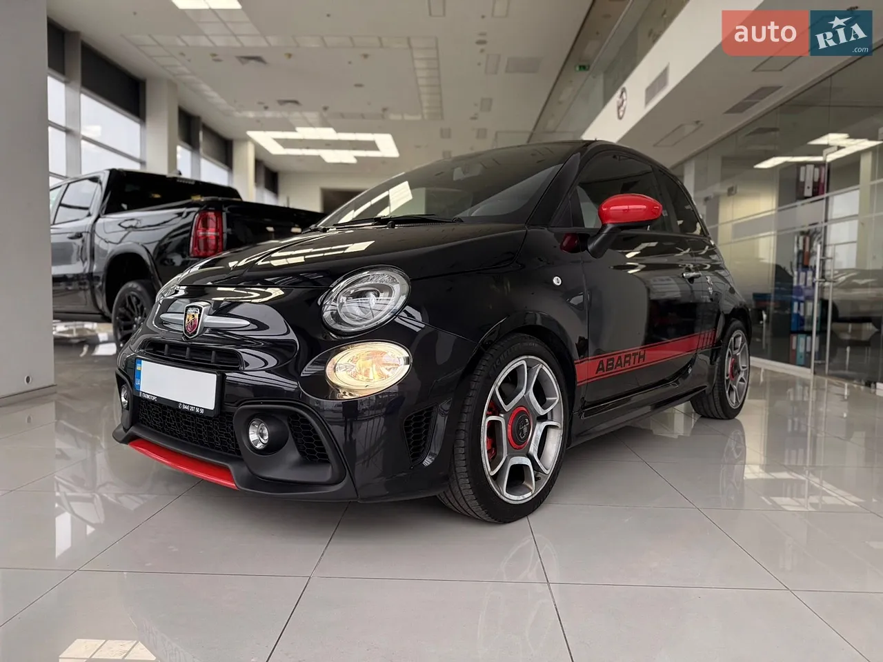 2017 Abarth 595 - мініатюра 16